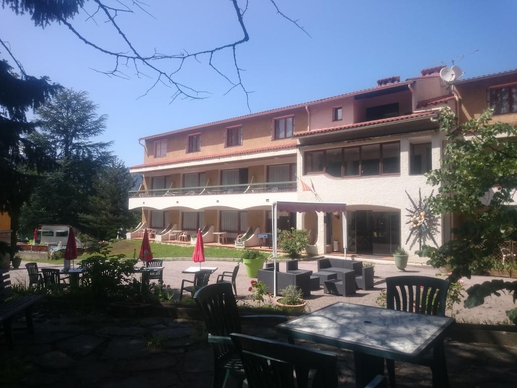 Hotel Le Mas Fleuri Vernet-les-Bains Esterno foto