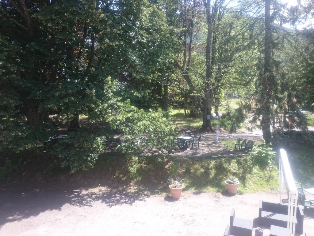 Hotel Le Mas Fleuri Vernet-les-Bains Esterno foto